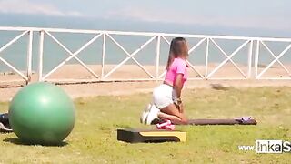 Peruvian beauty is training with her nice ass in the gym