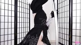 Examining 2B’s slutty android holes in a detailed cut version