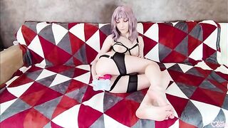 A sexy girl, Lina Moore, cums from her stuffed pussy with a fake dick
