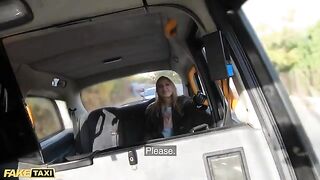 Jayla De Angelis uses her gloves to please the cabbie