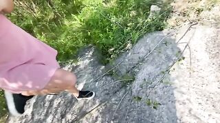 Pick up a girl and have sex with her in the car outdoors