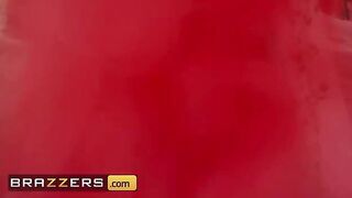 The hot babe Lulu Chu entices everyone with her sensual dance