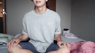 The hottest bitch gives Femdom Facesitting while Handjob, Shaking Doggy