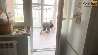 A stepmom is stuck on the balcony and needs urgent help