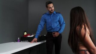 TSA agent found a toy in the bag of a naughty traveler and fucked her