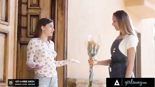 The flower shop owner wants to finger her crush’s pussy badly