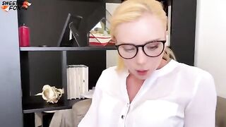 A secretary got banged by her boss in different poses, ending with a cumshot