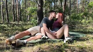 Amateur couple tried sex on the picnic in the park