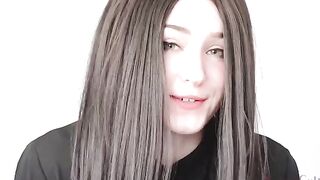 The guy has an accident while trying to switch to Samsung with the sexy Samsung Girl