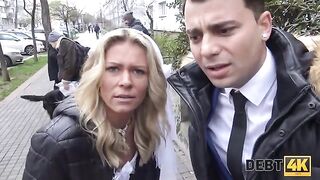 The blonde is about to get married, but has sex with a collector