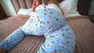 A stepdaughter gets her cunts filled with cum by her stepfather in a steamy encounter