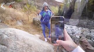 A sexy girl made blowjob for her photographer in the nature park