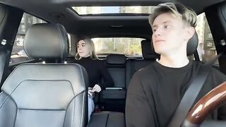 A hot blondie paid for the taxi ride with her mouth