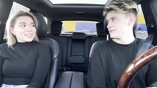 A hot blondie paid for the taxi ride with her mouth