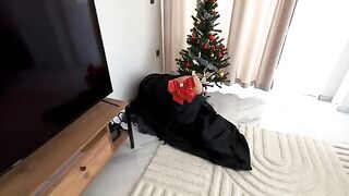 The courier delivered the parcel and his wife received a messy surprise