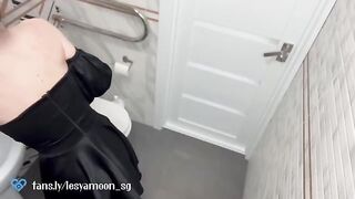 The first night date ended with a passionate finish in the toilet