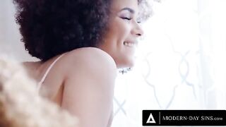 Scarlit Scandal and Alina Ali cum swap their way to a hot FFM threesome