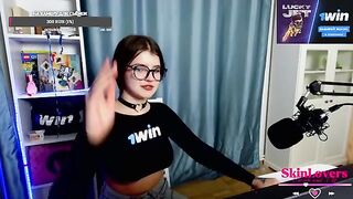 A cute streamer girl got naked for a donation during the stream