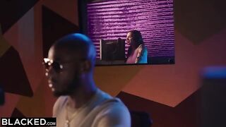 Keisha, a singer with stunning curves, meets producer Anton for an unforgettable encounter