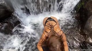 Amateur girl fucked by boyfriend at the waterfall
