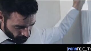 Perfect housewife Anna Bell Peaks gets wet and wild