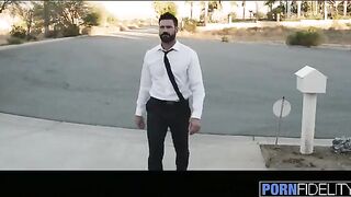 Perfect housewife Anna Bell Peaks gets wet and wild