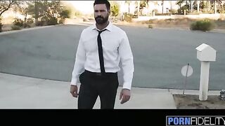Perfect housewife Anna Bell Peaks gets wet and wild
