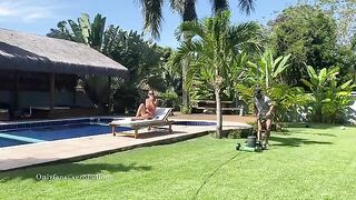 The gardener is lazy, but has sex with the owner in the pool