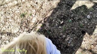 A woman takes a walk and gets cum on her juicy ass