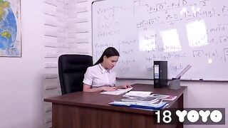I dreamed of fucking my teacher and cum in his chair