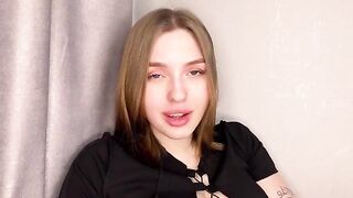 A juicy ass girl gets horny while being alone at home