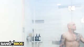 Step sister Mia Malkova seduces her stepbrother Derrick Pierce