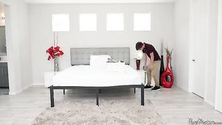 A mature woman Jordan Maxx fucks a young mover with huge cock