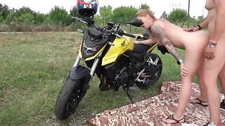 A hot MILF beauty met a guy on a picnic and got fucked