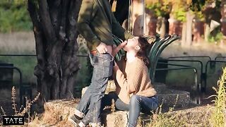 Fitness model risks pussy to mouth sex in public with stunning teenie