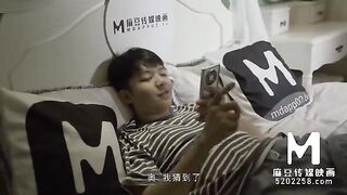 Hot Chinese girl has sex with her boyfriend on cam