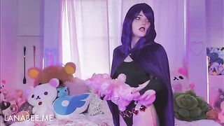 Raven found StarFire's toys and experimented in a playful way