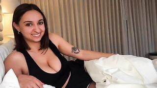A hot girl fucks with her friend in the hotel room