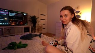Instead of playing, she received a great cock and squirted abundantly