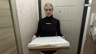 The hot girl was late for pizza delivery to a customer