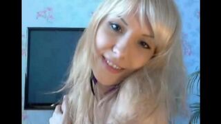 Blondie plays with her pussy using her fingers in a hot solo session