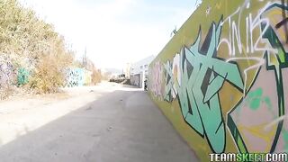 A pick-up guy fucked a girl in the street publically