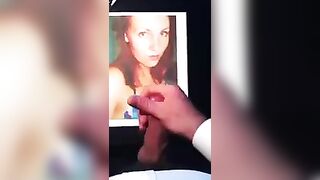Fingers in the photo, a behind-the-scenes story of passion and desire