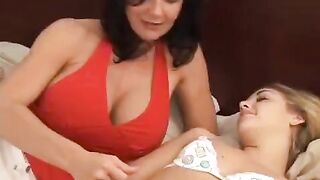 A mature woman has fun with a young lesbian using a strap-on