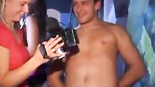 Drunk orgy at a home party turns into a wild scene