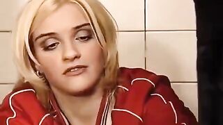 A girl had sex accidentally in the toilet washer in the toilet