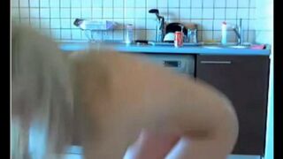 Young beauty masturbates with a guy in a video chat, it's very exciting