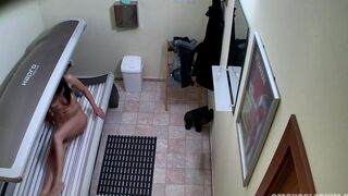 A hidden camera in the Czech solarium recorded a naked customer