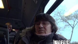Fucking hot chick got banged on the bus, right on the seat