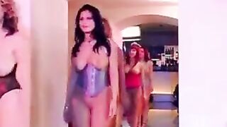 A beautiful woman with big natural boobs is fucking on the couch